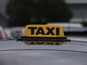 Comment réserver un taxi à Créteil