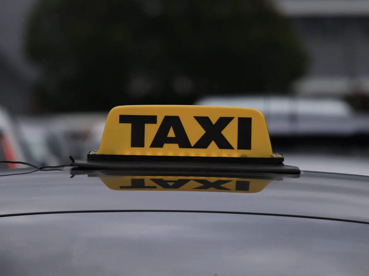 Comment réserver un taxi à Créteil